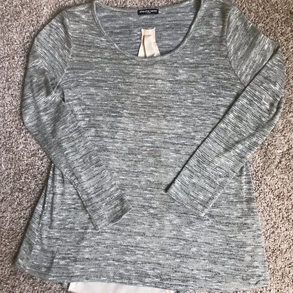 Cha Cha Vente Small Grey Women’s Blouse with Back Zip Adjustable
